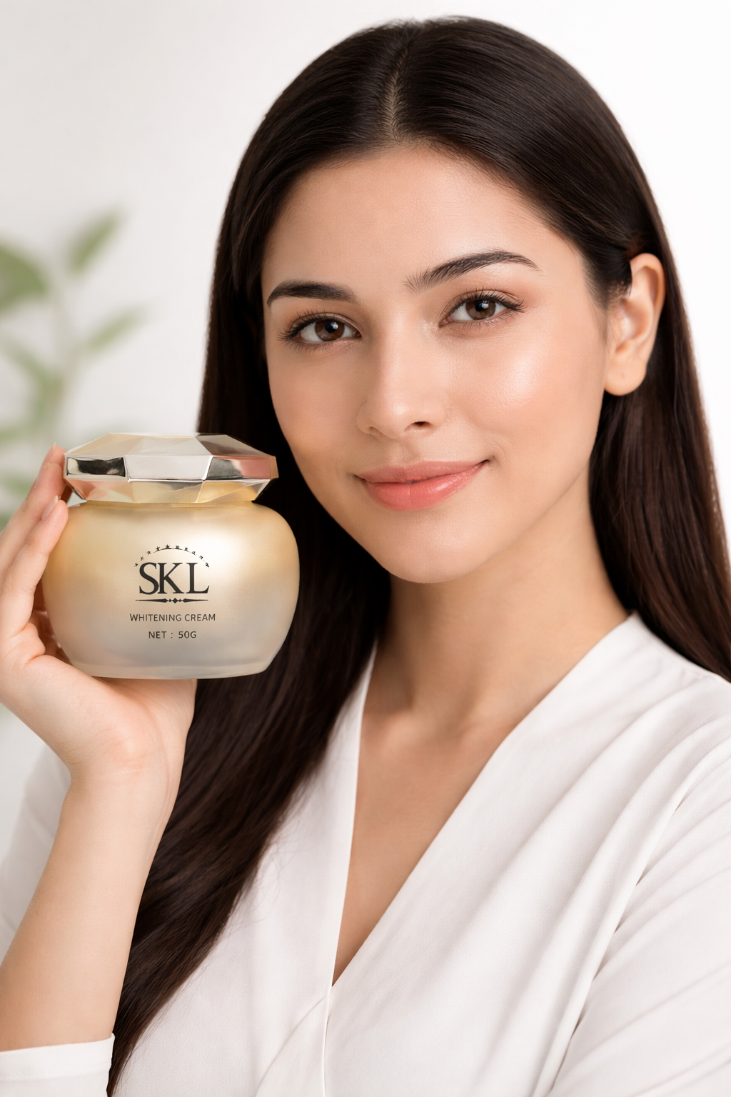 A model girl holding the SKL Whitening Cream